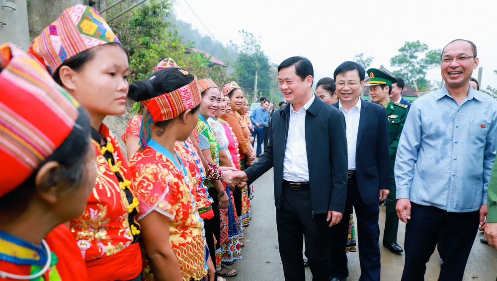 Nghệ An Bàn Giao Những Ngôi Nhà Đầu Tiên Cho Hộ Nghèo