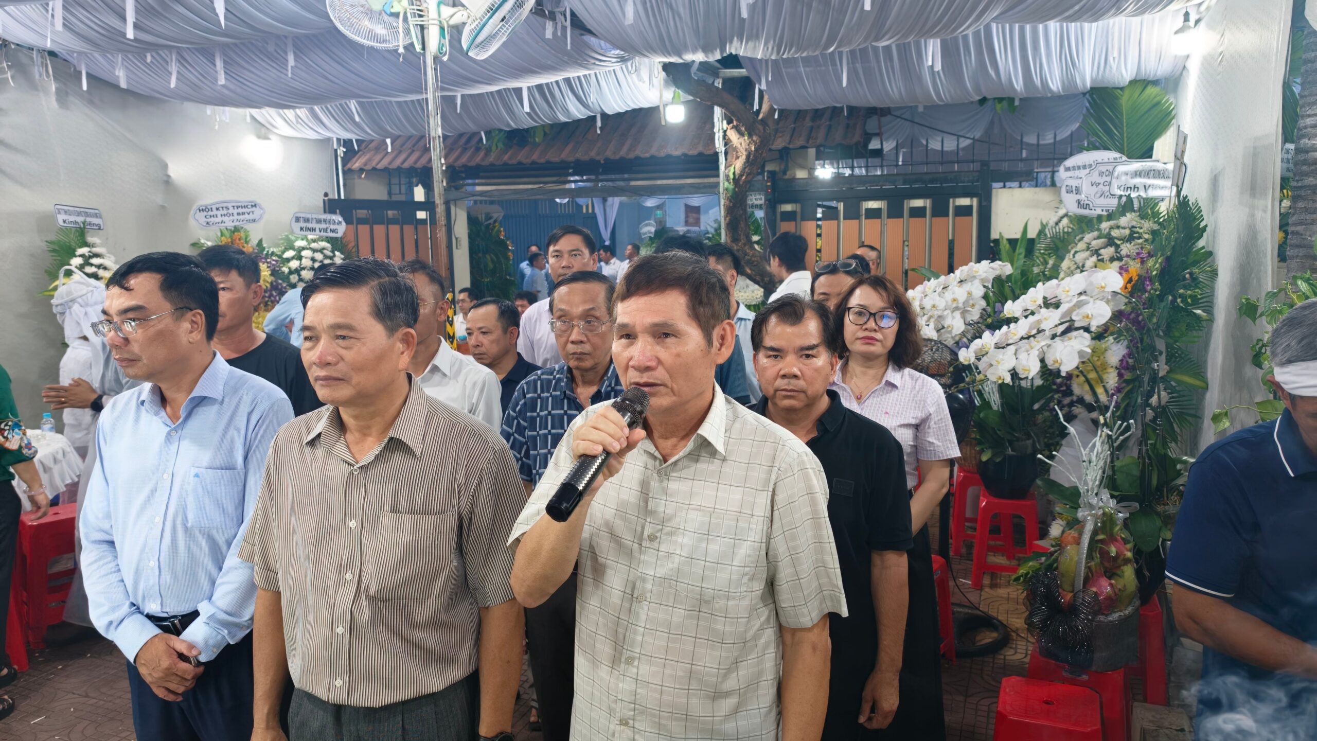 TIỄN BIỆT CỤ BÀ TRẦN THỊ NGẬN – SỢI DÂY KẾT NỐI NGHĨA TÌNH CÁC THẾ HỆ